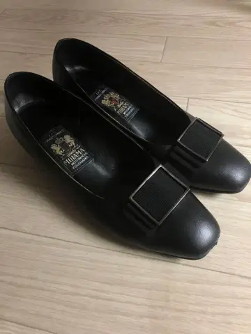 MILAN 블랙 가죽 하이힐 펌프스