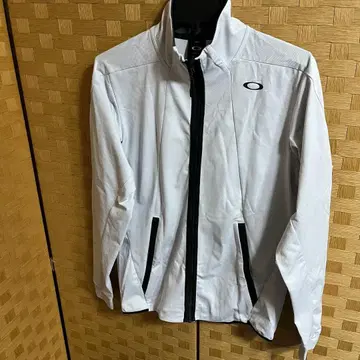 Oakley 화이트 자켓 M 사이즈