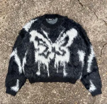 짧은 기장 버터플라이 디자인 니트 스웨터 오버 사이즈 블랙/화이트