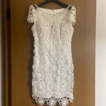 화이트 레이스 타이트 드레스