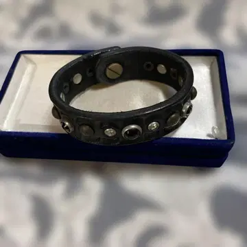 가죽 팔찌 대폭 할인 불가