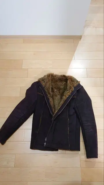 다크 블루 퍼 자켓