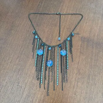 블랙 프린지 초커 파란색 비즈 포함