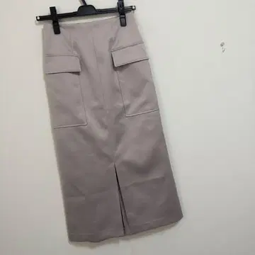 노엘라 매트 새틴 카고 스커트