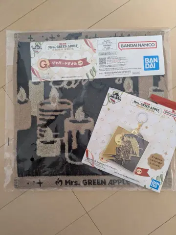 Mrs. GREEN APPLE 달링 타월 메탈 참 세트