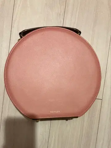 원형 가죽 백 핑크 화이트