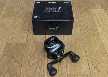 M1 블랙 베이트 낚시릴