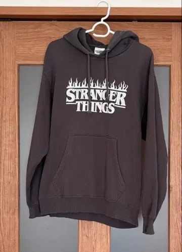 GU 헤비 웨이트 맨투맨 후드티 Stranger Things