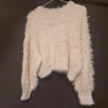 [ 새상품 ] Freesia 퍼 스타일 크롭 스웨터