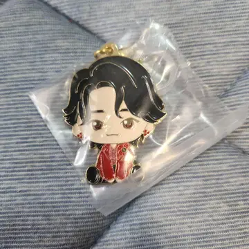 아크릴 키링 캐릭터 검은 머리 빨간 의상