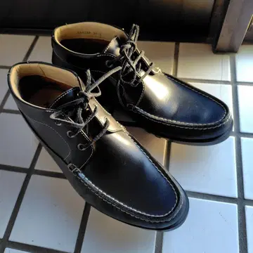 Legal의 블랙에 가까운 짙은 브라운 가죽 모카신 26.0cm