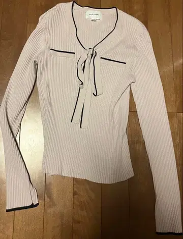 JILLSTUART 리본 포함 긴팔 니트