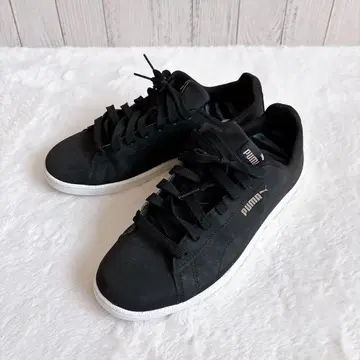 푸마 스니커즈 골드 로고 블랙 스니커즈 26cm