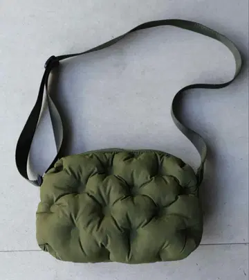 본딩 숄더백 카키 안티카 antiqua