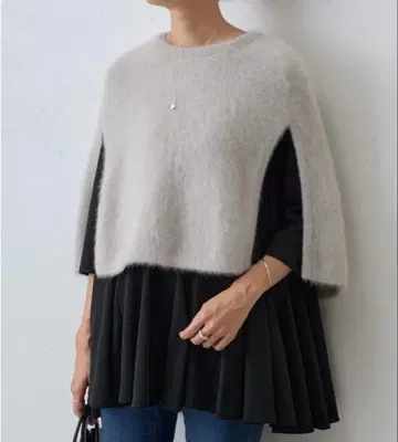 BEARDSLEY 퍼 니트 판초 라이트 그레이