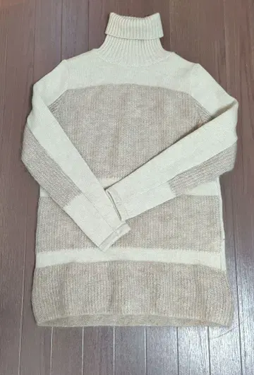 PETRA [ 새상품 ] 터틀넥 니트 38