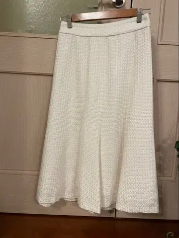 [ 새상품급 ] Reflect 플레어 스커트 화이트