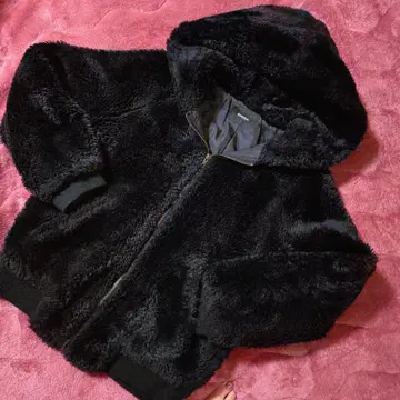 EMODA 후드 부착 블랙 퍼 점퍼