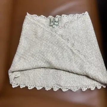 호코모모라 베이지 프릴 엣지 스톨