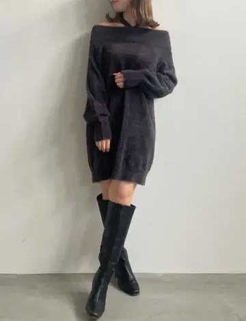 다크 그레이 오프숄더 원피스