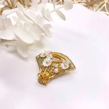 핸드메이드 비즈 자수 부채 브로치