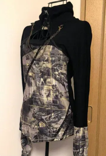 OzzCroce 이소재 절개 상의