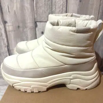 [ 새상품급 ] emmi 스노우 부츠 아이보리 37