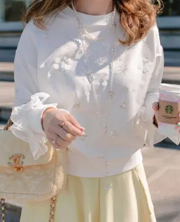 비즈 맨투맨 (화이트) make_ai