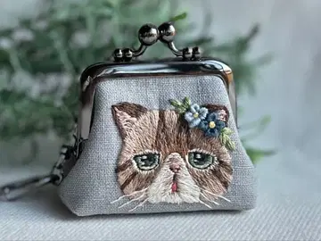 손자수 고양이의 작고 통통한 가마구치 키지 고양이 엑조틱 쇼트헤어