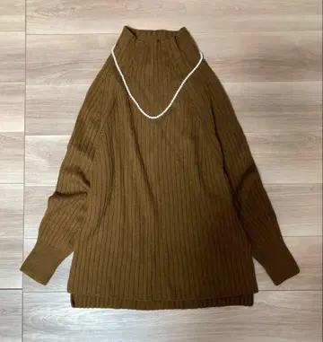 1회 착용 새상품급 슬로브 이에나 골지 하이넥 풀오버 니트