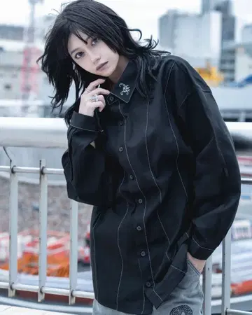 GIBOUS STITCH GOTHIC SCORPION SHIRT