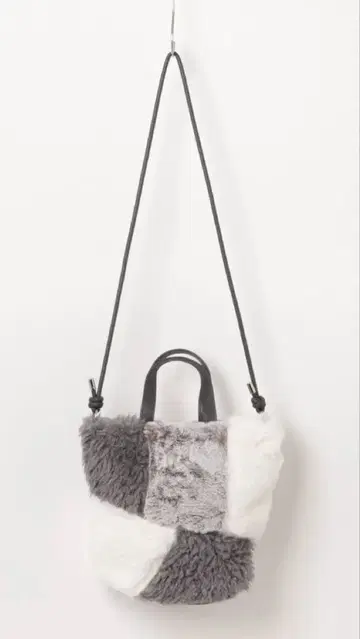 절개 인조 모피 백