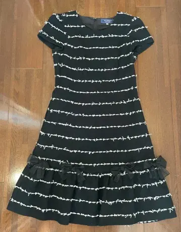 엠즈 그레이시 스트라이프 패턴 반팔 무릎 기장 원피스 38