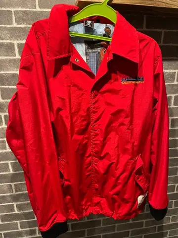 빨간색 나일론 자켓 타임스퀘어 프린트