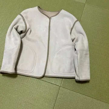 플리스 자켓 크림색 호두 단추 개폐