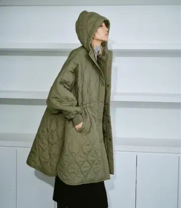 AIC. 후드 부착 퀼팅 코트