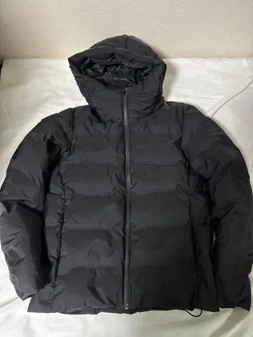 유니클로 UNIQLO 심리스 다운 파카 S 블랙