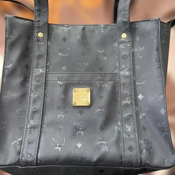 MCM 블랙 로고 토트백