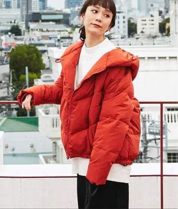 오렌지 후드 부착 다운 자켓