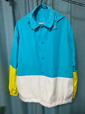 유니클로 Jonas 후드 부착 나일론 자켓