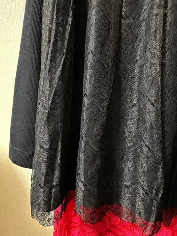 로즈 티아라 42 레이스 포함 블랙 긴팔 니트탑