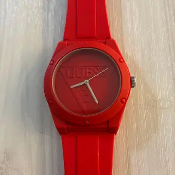 GUESS 레드 고무 벨트 아날로그 시계