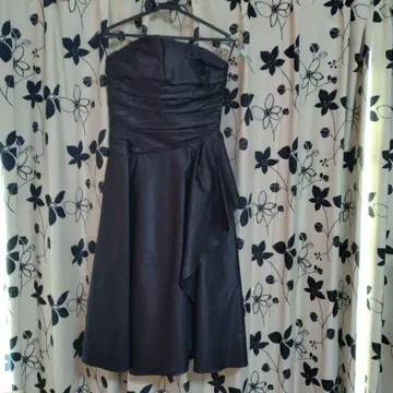 스트랩리스 블랙 새틴 드레스 일본제 M 사이즈 주네비앙제