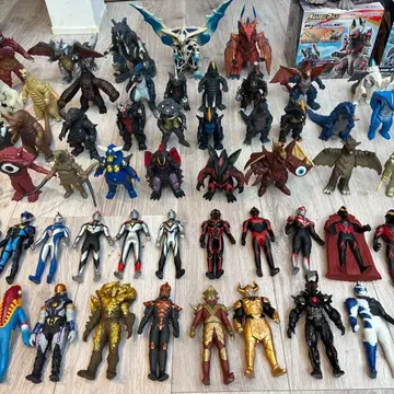 [ 배송비 포함 / 묶음 판매 ] 울트라맨 괴수 소프트 비닐 92체