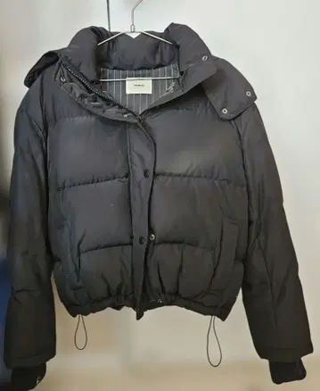 MURUA 블랙 숏 다운 자켓