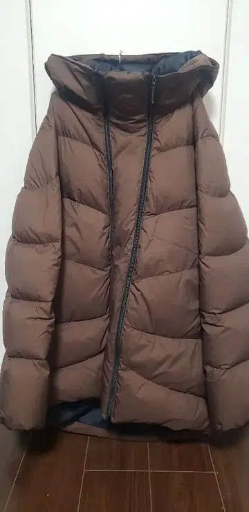 Goldwin 브라운 다운 자켓 프레임워크