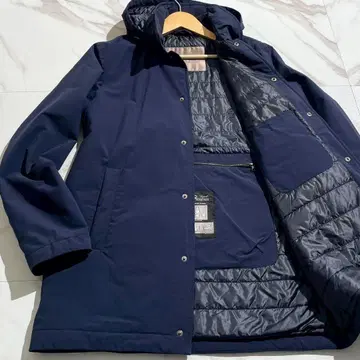 헬레노 리조트 패커블 발수 다운 자켓 충전솜 후드 네이비