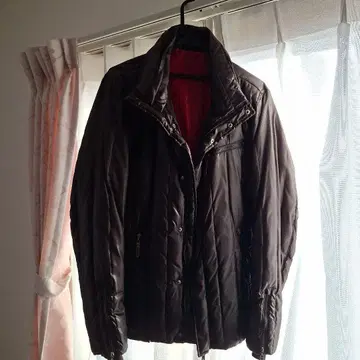 다크 브라운 후드 부착 다운 자켓