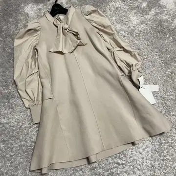 택 포함 새상품 셀포드 백 티어드 미니 원피스 보타이 그레이지