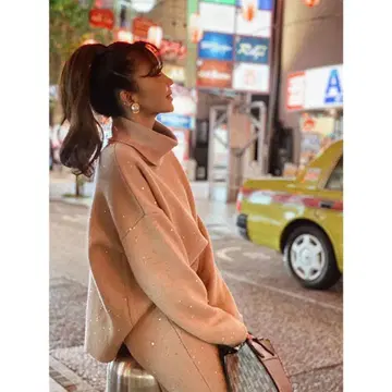 에이미 이스트 월 갤럭시 오버 터틀 니트